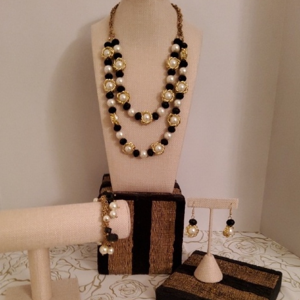 Elegant Black and Gold Jewelry Set